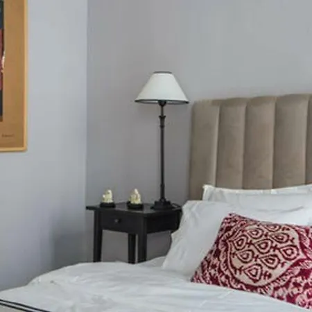 Fancy Designer Flat On St-honore Parigi