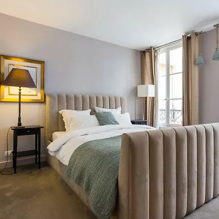 Fancy Designer Flat On St-honore