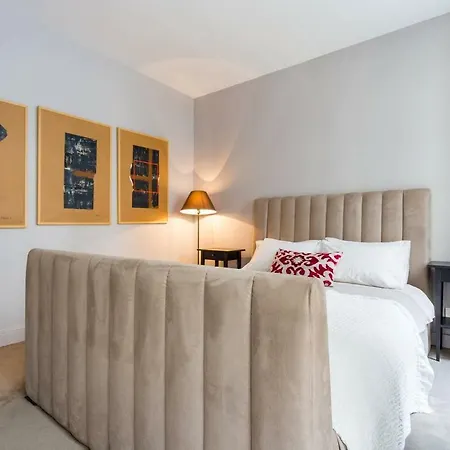Fancy Designer Flat On St-honore Appartamento